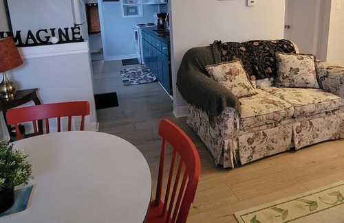 Welland House | The Cozy Cottage close to Magnificent Niagara Falls