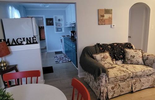 Welland House | The Cozy Cottage close to Magnificent Niagara Falls