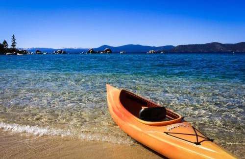Tahoe Valley Ski Chalet | The Cozy Cub Cabin 7 Min to Lake