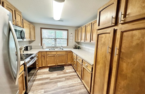 Bull Mountain House | The Cozy Doe Cottage - Stylish 1BR Home