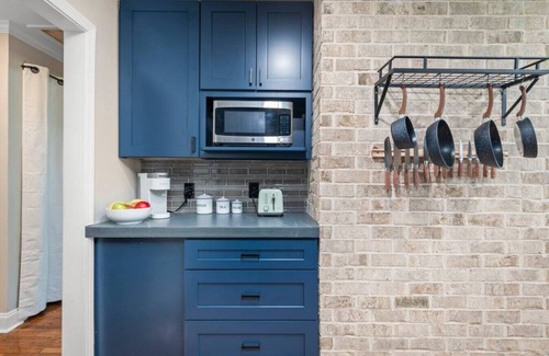 Macon House | The Cozy House on Rogers In Quiet Ingleside Area
