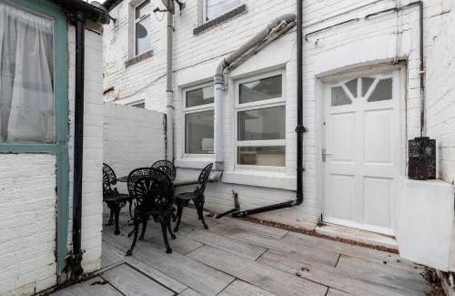 Guisborough House | The Cozy Terrace