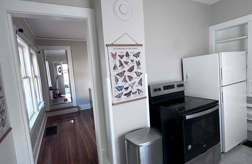 Dayton House | The Cozy Townhome 3-bed Dayton WiFi, AC 5 min to UD campus 3 min to downtown