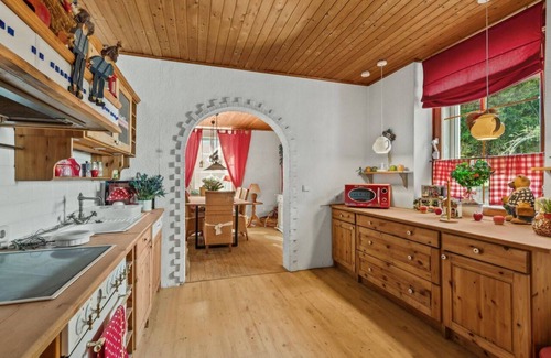 Fulerum Villa | The Cozy Villa with Indoor Pool