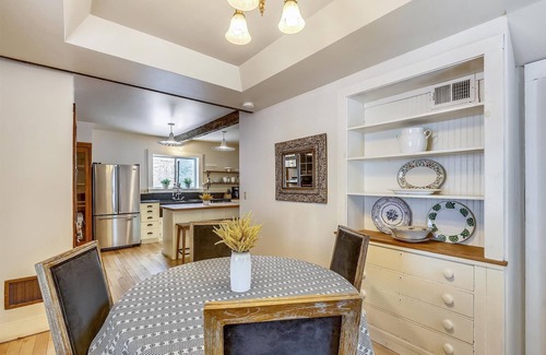 Stowe House | The Cozy Villager: 2 br w/a/c in walkable Village location!