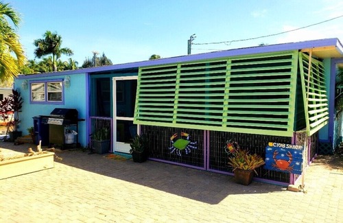 Matlacha House | The Crab Shack - Fully-equipped and Updated 2-bedroom Waterfront Vacation Rental