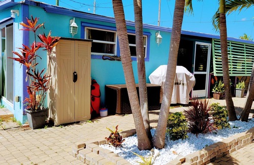 Matlacha House | The Crab Shack - Fully-equipped and Updated 2-bedroom Waterfront Vacation Rental