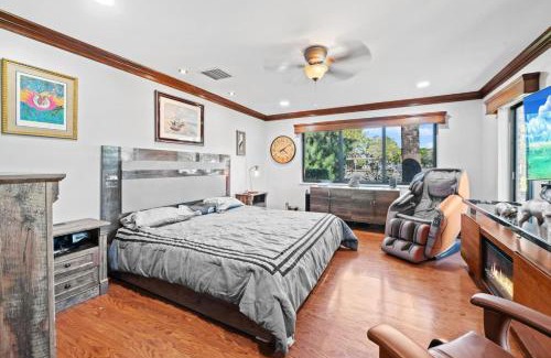 Survey Creek Villa | The Creek Resort - Revamped Chic 4BR Haven with Massive Pool, Hot Tub, and Outdoor Space