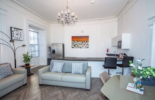 Plymouth Apartment | The Crescent by Pureserviced