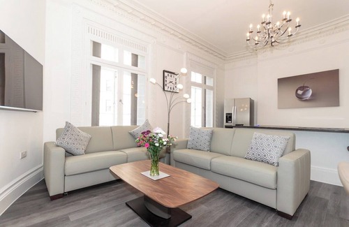 Plymouth Apartment | The Crescent by Pureserviced