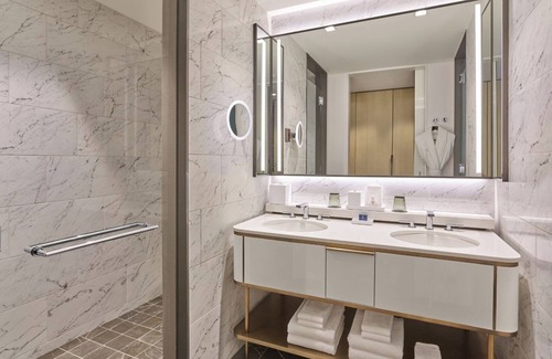 Fort Worth Cultural District Hotel | The Crescent Hotel | Deluxe King Room | Elegant Decor Near Science & History