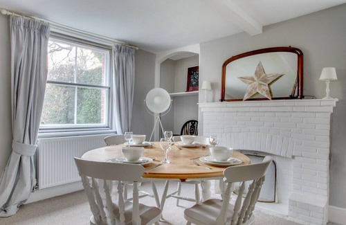 Aldborough House | The Crest - Three Bedroom House, Sleeps 6