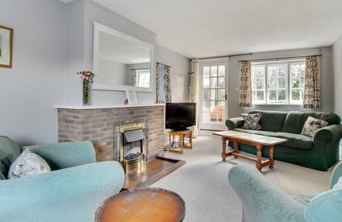 Aldborough House | The Crest - Three Bedroom House, Sleeps 6