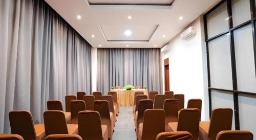 Medan Hotel | The Crew Hotel Kualanamu International Airport