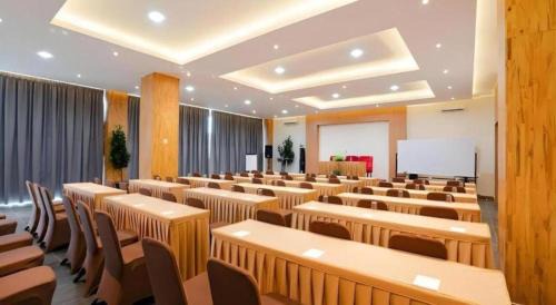 Medan Hotel | The Crew Hotel Kualanamu International Airport