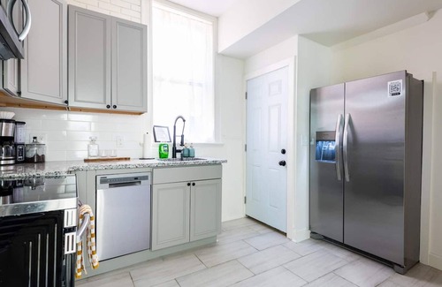 Highlands House | The Crimson Cottage in Highlands Neighborhood