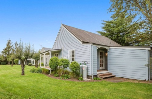 Rangatira Park Cottage | The Croft Cottage near Huka Falls with Aircon