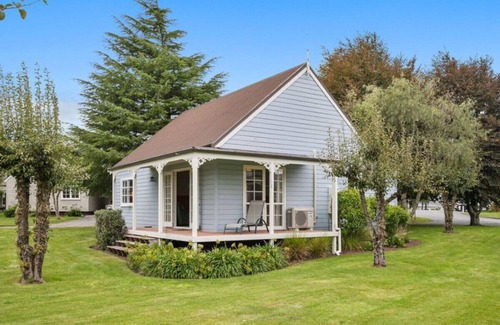 Rangatira Park Cottage | The Croft Cottage near Huka Falls with Aircon