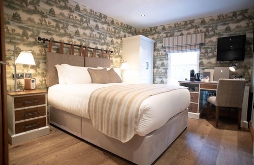 Romsey Hotel | The Cromwell Arms