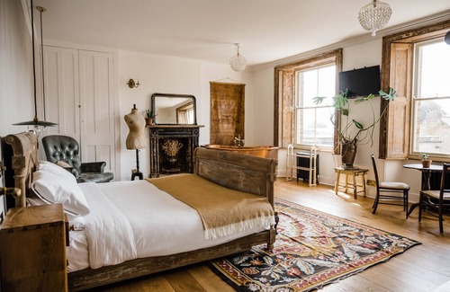 Crewkerne Hotel | The Crooked Swan