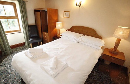 Llangennith House | The Cross - Four Bedroom House, Sleeps 8
