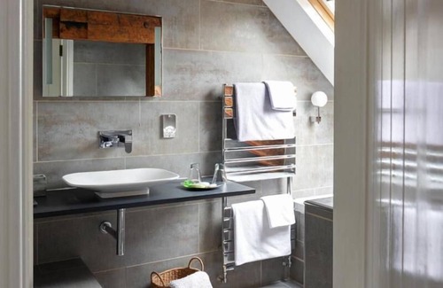 Dolgellau Hotel | The Cross Foxes- Bar Grill and Rooms