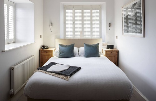 Dolgellau Hotel | The Cross Foxes- Bar Grill and Rooms