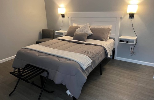 Lineville Hotel | The Crossroad Inn