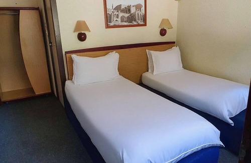 Wyken Hotel | The Crossway Hotel
