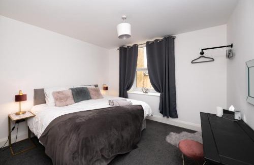 Morecambe Apartment | The Croston promenade balcony apartment- Morecambe central promenade, beach front and sea views