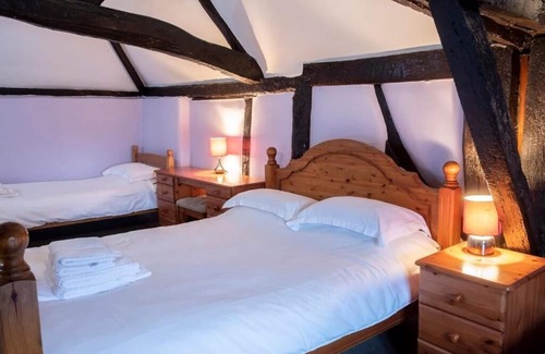 Alton Bed & Breakfast | the crown hotel