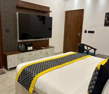 Greater Noida Hotel | The Crown Prince