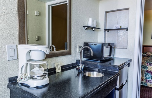 Wildwood Crest Hotel | The Crusader Oceanfront Family Resort