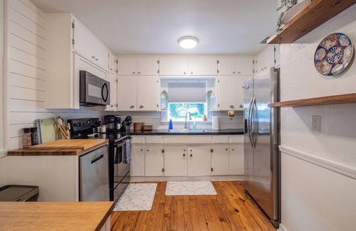 Lakeland House | The Cumberland Cottage Downtown, Florida Southern College, Lake Morton- Sleeps10