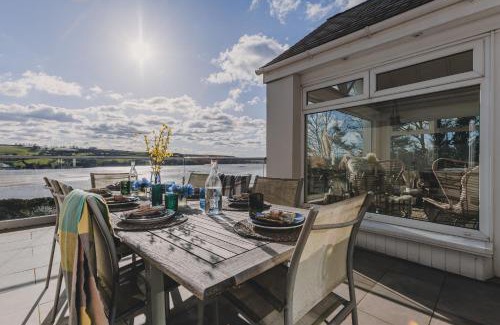 Teignmouth House | The Curlews - Waterside, boutique home with 10 person spa