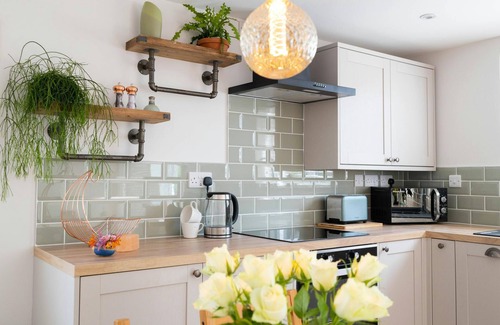 Dwrbach Cottage | The Cwtch, Fishguard