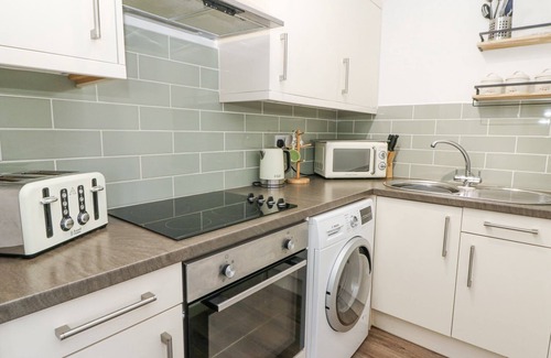 Aberporth Cottage | THE CWTCH, pet friendly, with a garden in Aberporth