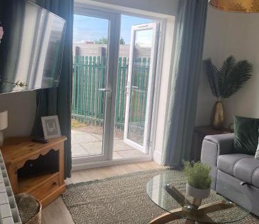 Kenfig Hill Apartment | The Cwtch Pet Friendly Ground Floor Flat Near M4 and Porthcawl