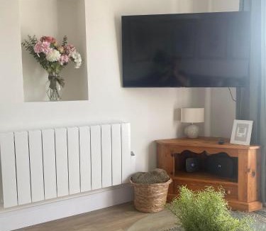 Kenfig Hill Apartment | The Cwtch Pet Friendly Ground Floor Flat Near M4 and Porthcawl