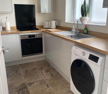Kenfig Hill Apartment | The Cwtch Pet Friendly Ground Floor Flat Near M4 and Porthcawl