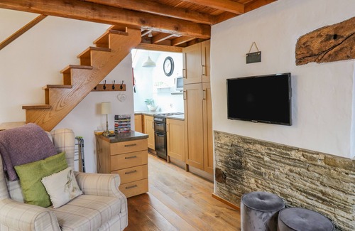 Tirabad Cottage | THE CWTCH, pet friendly, with open fire in Llanbister