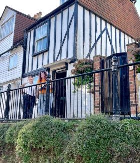 Old Town Hastings House | The Cwtch - Tudor cottage