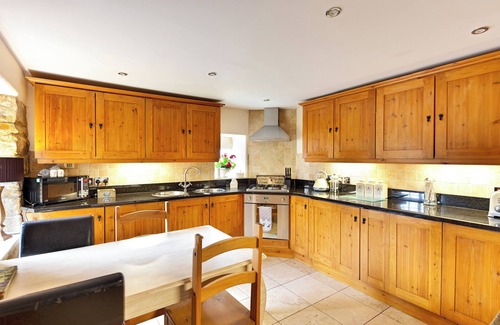 Alfreton Cottage | The Dairy - 2 bedroom property with hot tub