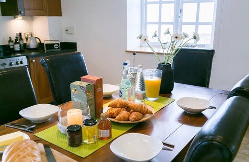 Llanfaethlu Apartment | The Dairy - an on the beach that sleeps 4 guests in 2 bedrooms