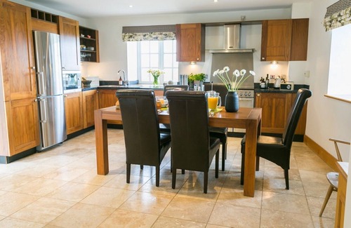 Llanfaethlu Apartment | The Dairy - an on the beach that sleeps 4 guests in 2 bedrooms