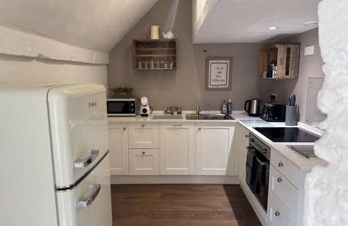 Lechlade Cottage | The Dairy Cotswolds Cottage Farm Stay With Pool