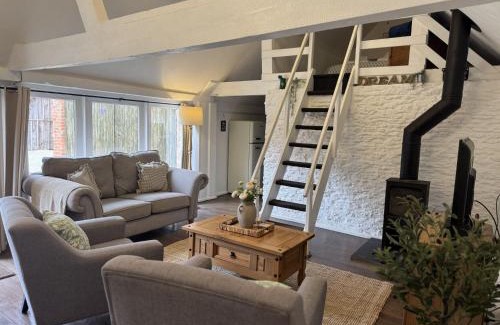 Lechlade House | The Dairy Cotswolds Cottage Farm With Pool