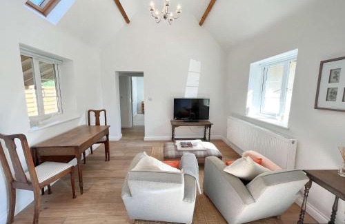 Olveston Apartment | The Dairy cottage with garden and parking