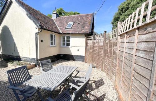 Olveston Apartment | The Dairy cottage with garden and parking