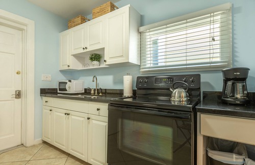 Old Town Cottage | The Dancing Rooster: 2 Blocks from Duval in Old Town.